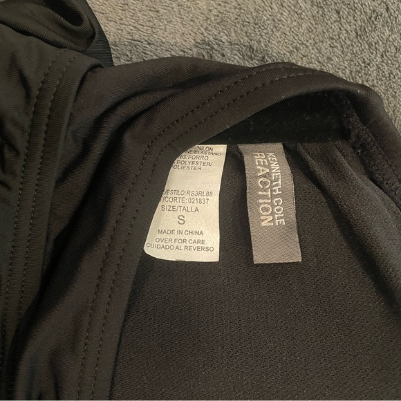 Kenneth Cole Reaction Swim Top - Picture 6 of 6